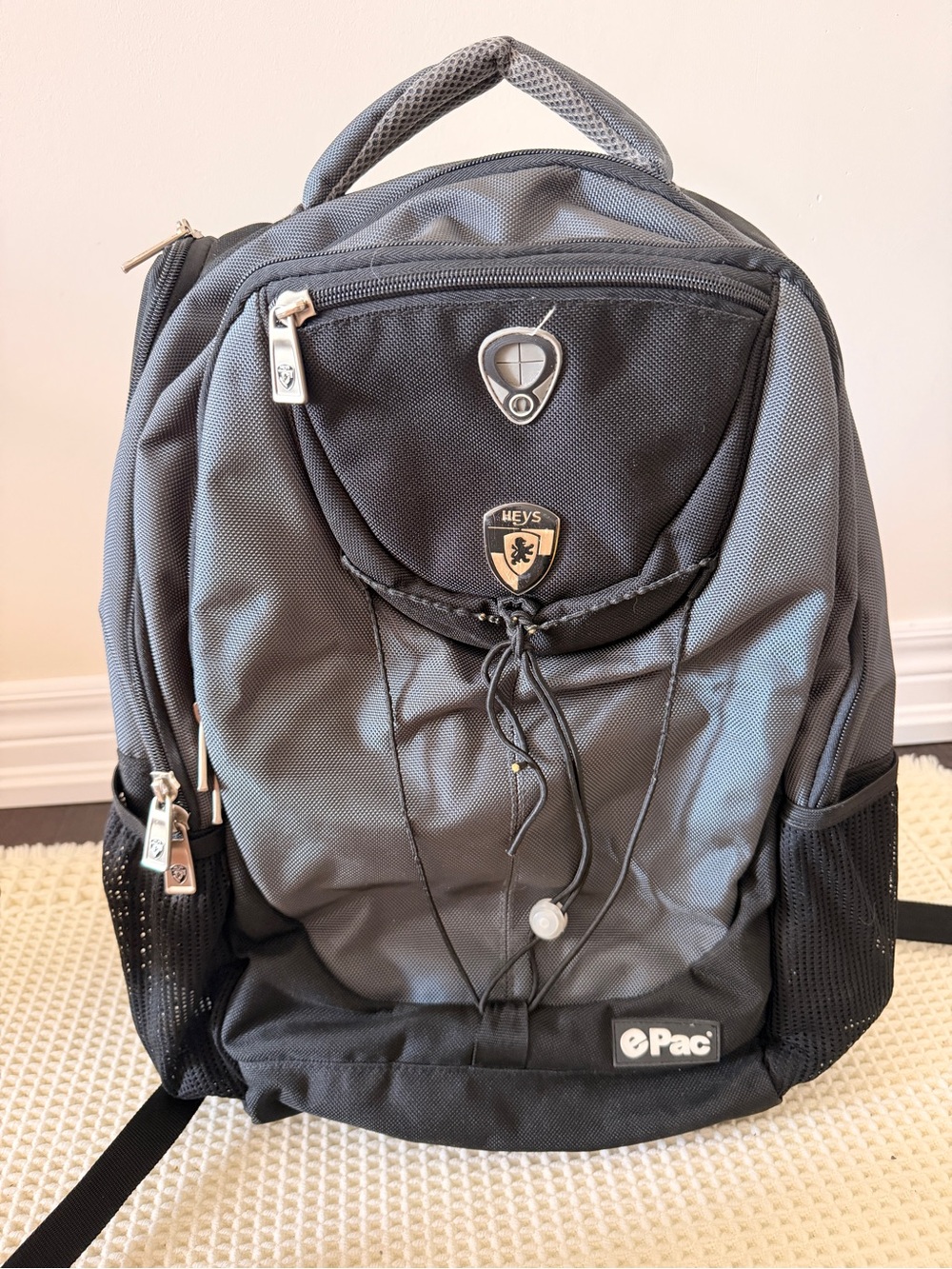 Heys ePac Men's Gray and Black Backpack